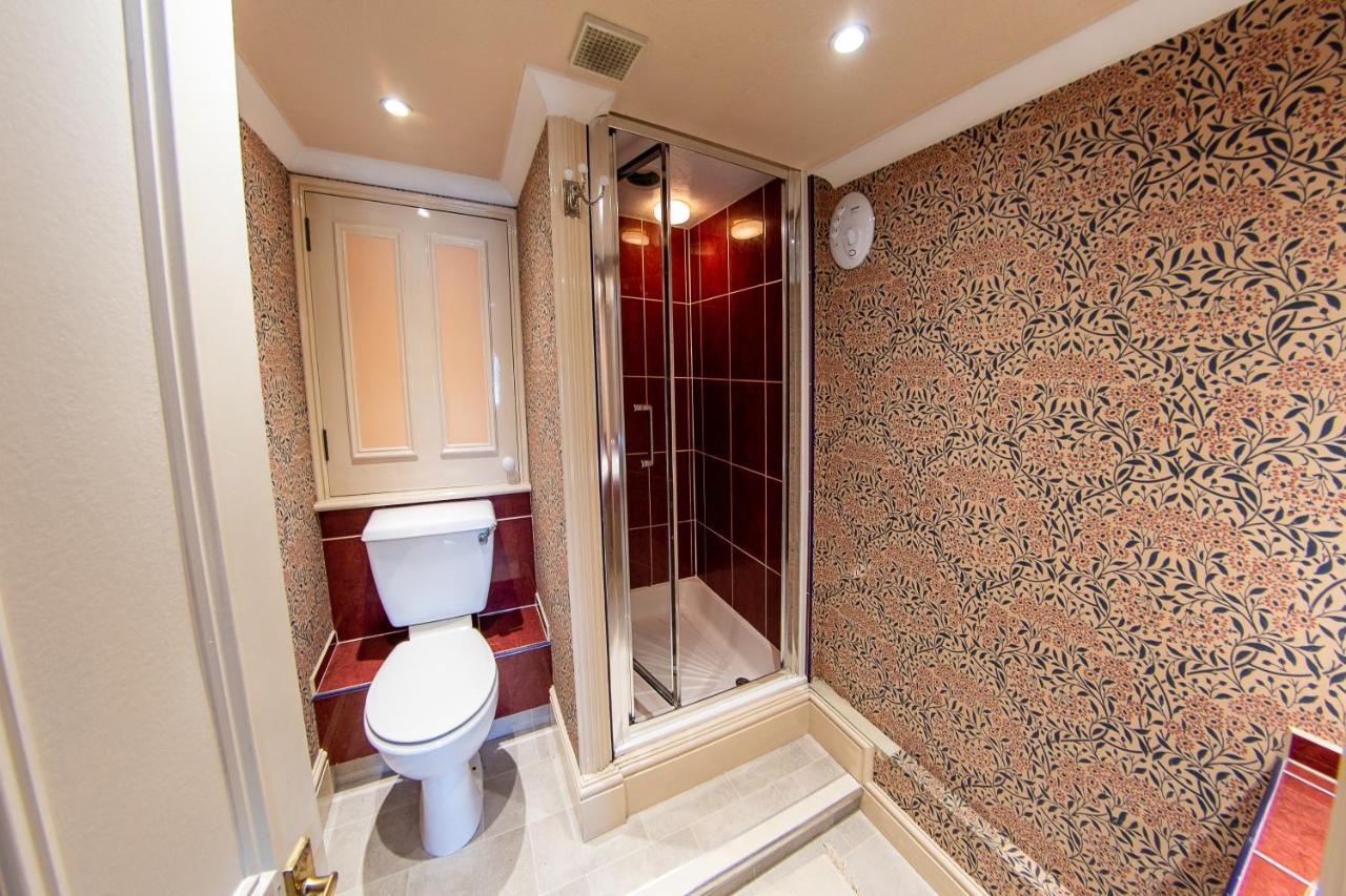 3, The Dolphin, 49 Quay Street - Stunning Apartment - Quintessential - Quay Views - Sleeps 2-4 People Newport  Exterior foto